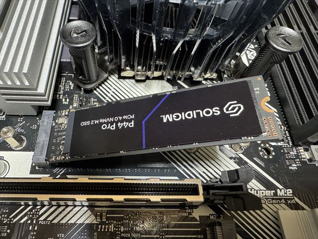 M.2 SSD取り付け